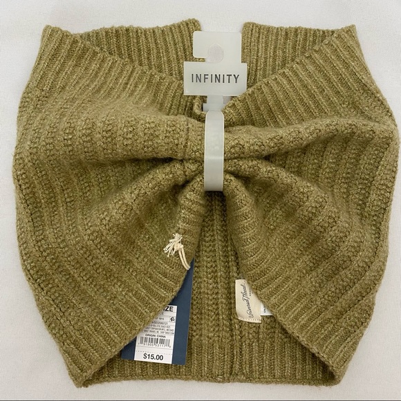 Universal Thread Accessories - 4/$20 Universal Thread Green Knit Infinity Scarf